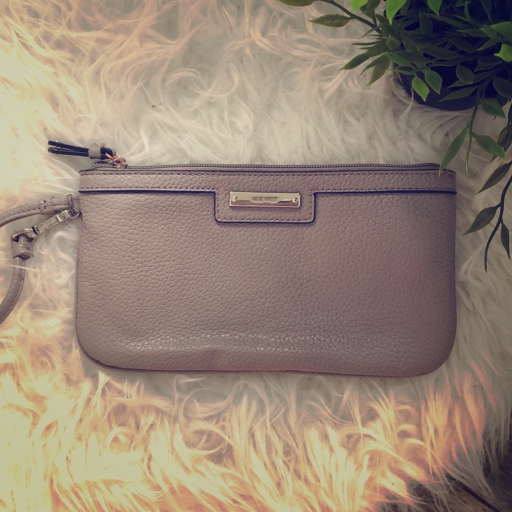 Faux Pebbled Leather Nine West Wristlet EUC